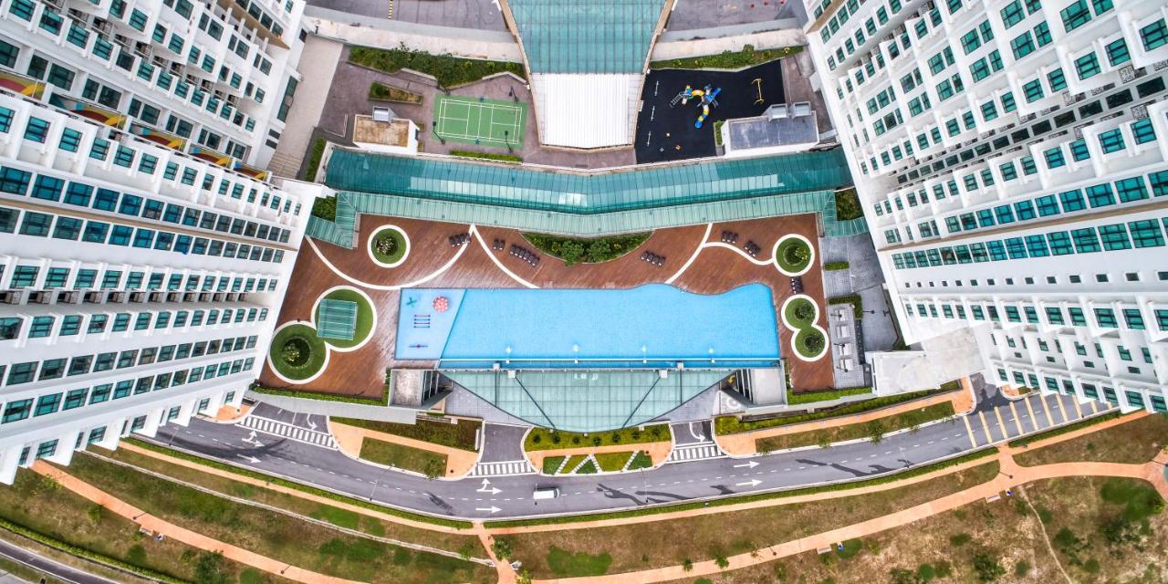Mercure Living Putrajaya Eksteriør billede Aerial view of the pool