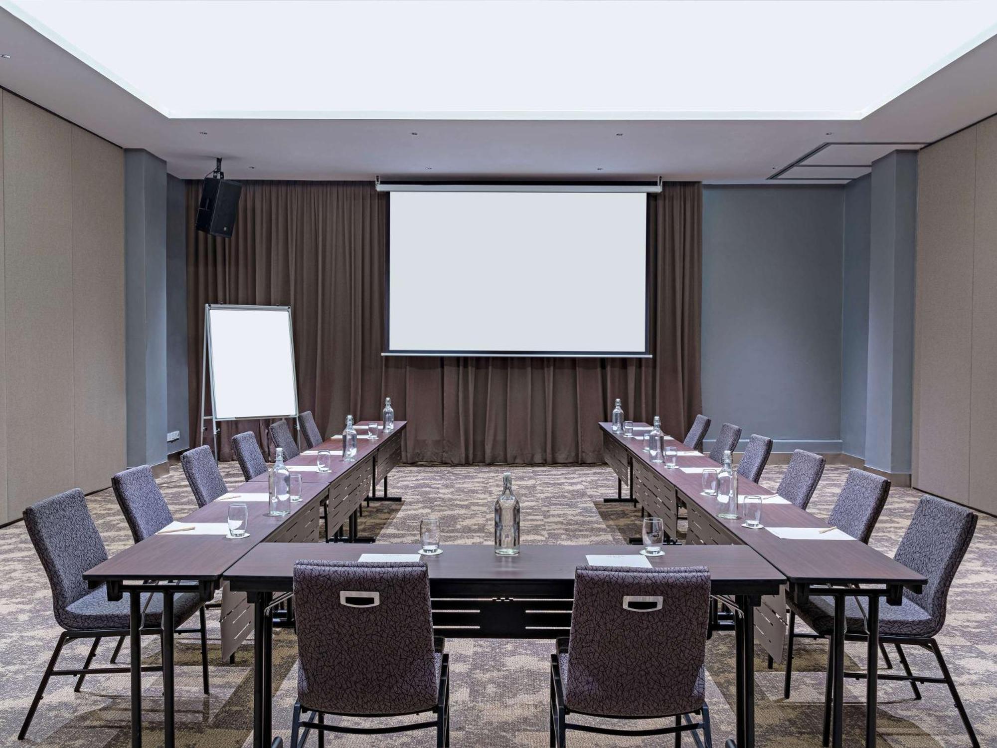 Mercure Living Putrajaya Eksteriør billede A meeting room