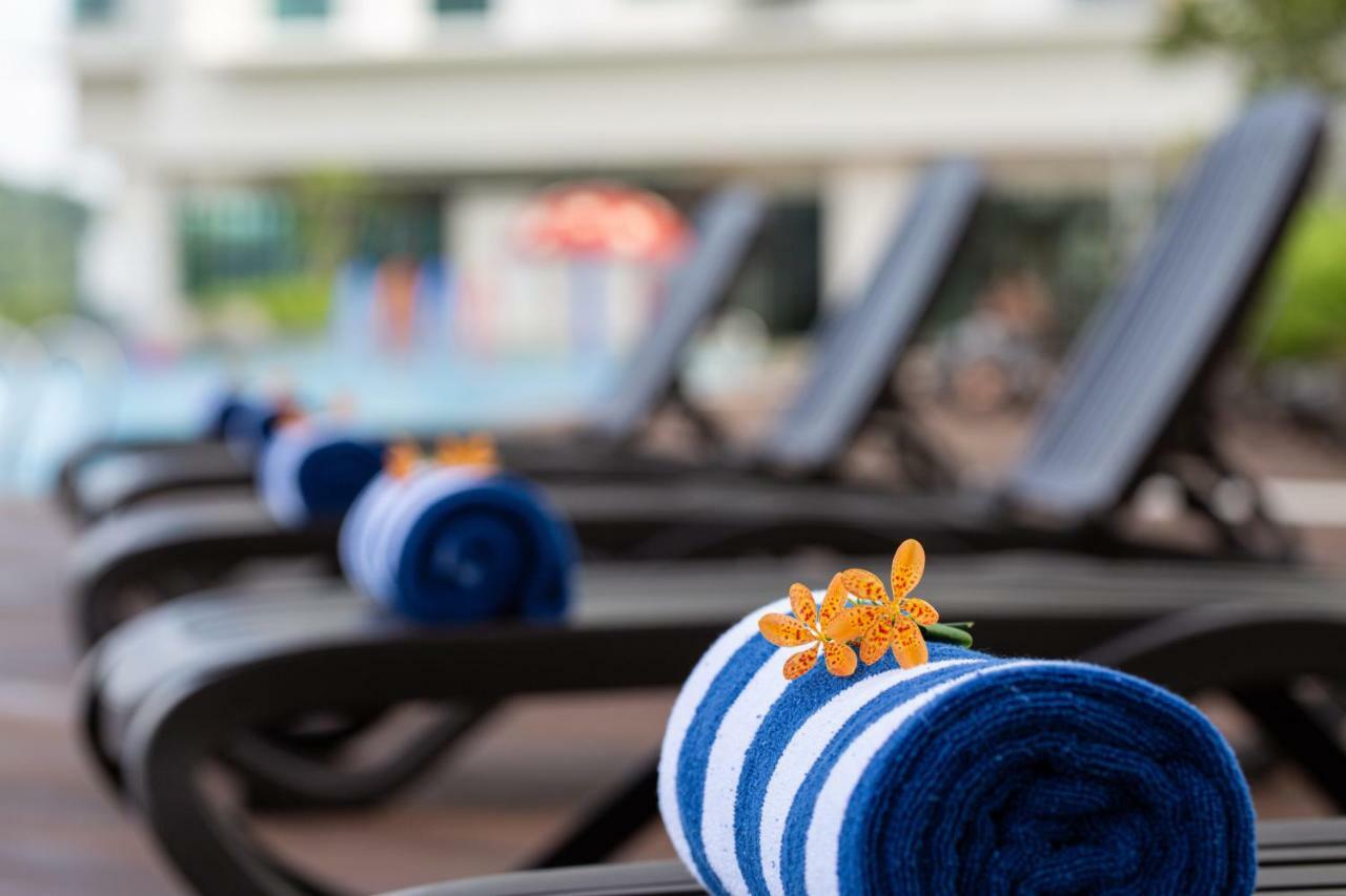 Mercure Living Putrajaya Eksteriør billede A rolled towel