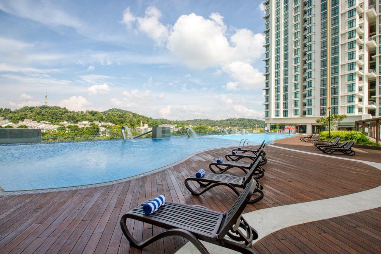Mercure Living Putrajaya Eksteriør billede Infinity Pool